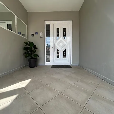 In The Shadow Of The Rocks Apartment Kalambaka